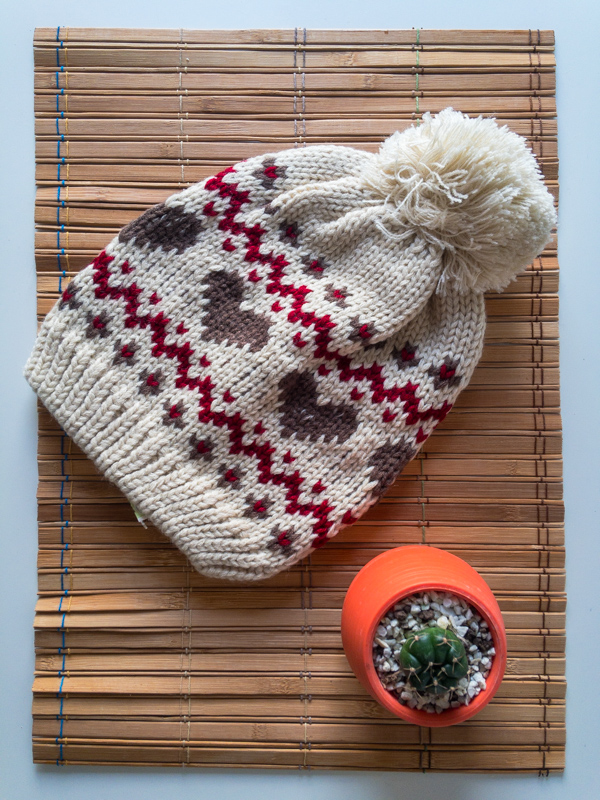 TEMP-GOPOMCRU02 Gorro con Pompon y Corazones - Imagen 1
