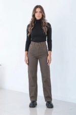 Jeans Mom tiro alto verde militar