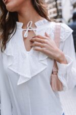 Blusa blanca manga larga con broderie. - Imagen 2