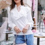 Blusa blanca manga larga con broderie.