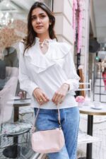 Blusa blanca manga larga con broderie.